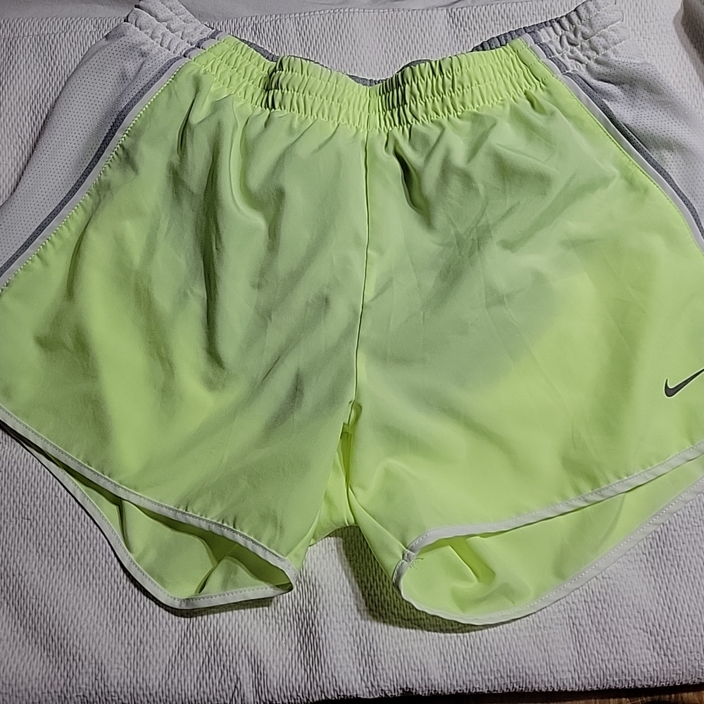 Nike Dri-Fit Yellow Athletic Shorts Lightweight Performance EUC